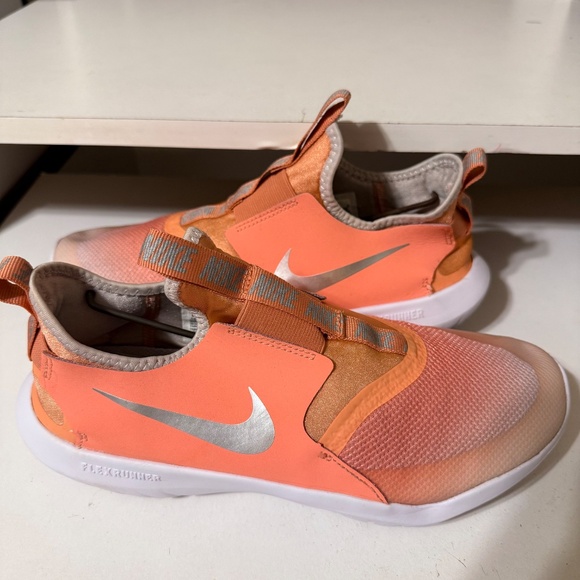 Nike Flex Runner US 7Y/8.5. - Picture 3 of 11